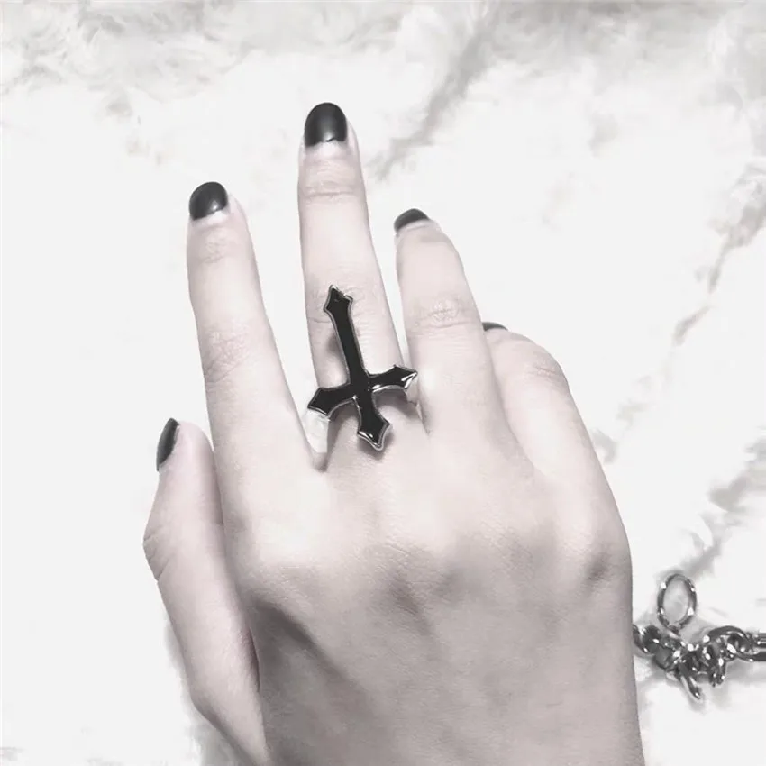 Évjárat Fekete Kereszt Gyűrű Ezüst Ötvözet Nyitva Állítható Gyűrű Krisztus Gyűrű Nyílás Mérete Ujját Ékszerek, Gyűrűk, Nők, Férfiak Kép 3